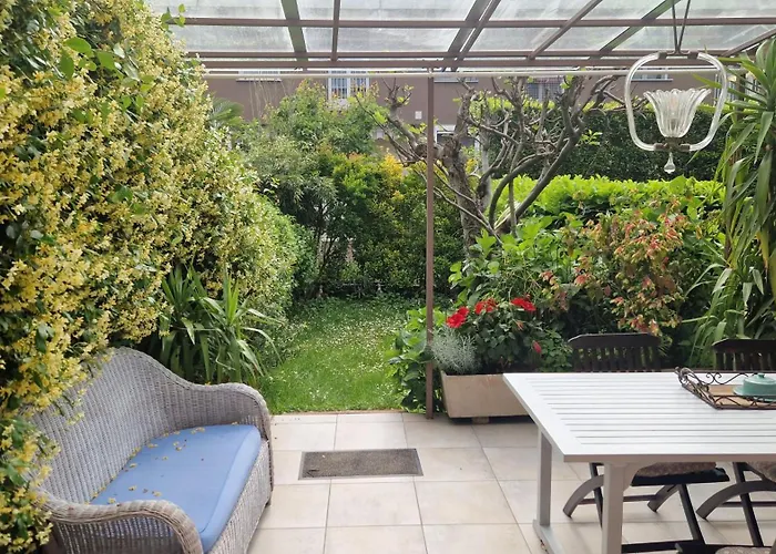 Stanza In Villa Con Giardino