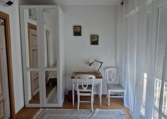 Stanza In Villa Con Giardino